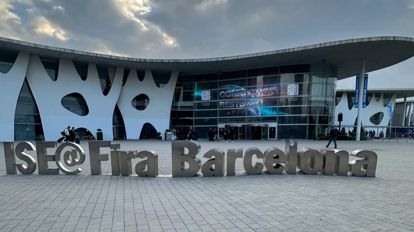 AVACOM booth ISE 2025 - institutional visits